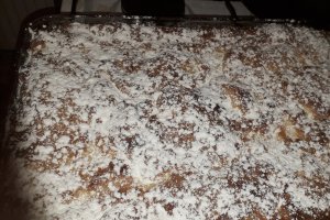 Desert prajitura turnata cu branza si stafide