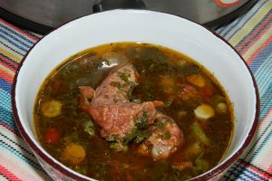 Ciorba cu coaste la slow cooker Crock-Pot