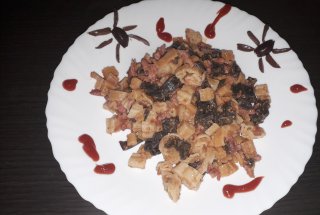 Paste Halloween cu bacon si pesto
