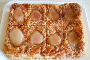 Desert prajitura rasturnata cu pere