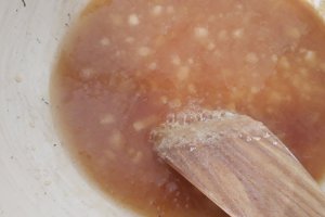 Desert prajitura rasturnata cu gutui si mere