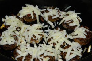 Ciuperci umplute cu carne la slow cooker Crock-Pot