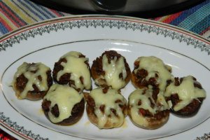 Ciuperci umplute cu carne la slow cooker Crock-Pot