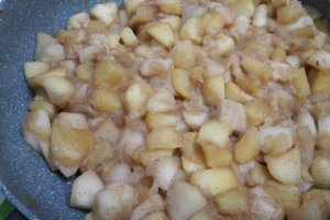 Desert prajitura cu mere si crema de branza cu aroma de vanilie