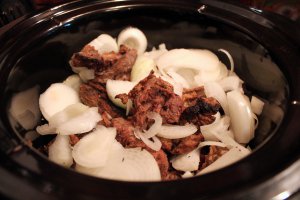 Pastrama cu sos la slow cooker Crock-Pot