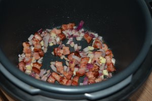 Supa crema de hribi cu bacon la multicooker Crock-Pot cu gatire sub presiune