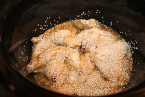 Aripioare de pui cu susan la slow cooker Crock-Pot 4,7 L Digital