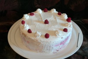 Desert tort cu crema de mascarpone si fructe de padure