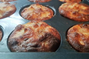 Desert muffin cu mere si nuci de caju (fara gluten, low carb)