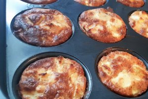 Desert muffin cu mere si nuci de caju (fara gluten, low carb)