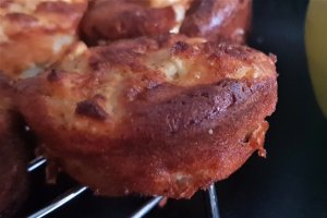 Desert muffin cu mere si nuci de caju (fara gluten, low carb)