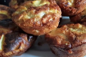 Desert muffin cu mere si nuci de caju (fara gluten, low carb)