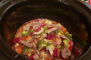 Vita cu legume la slow cooker Crock-Pot
