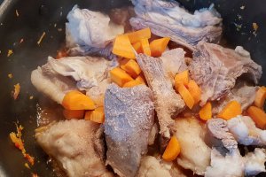 Gulas de batal cu cartofi la slow cooker Crock-Pot