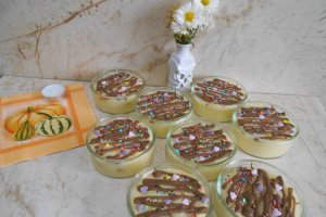 Desert crema de vanilie cu stafide, la pahar