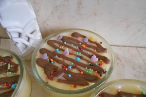 Desert crema de vanilie cu stafide, la pahar