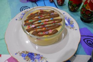Desert crema de vanilie cu stafide, la pahar