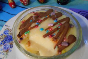 Desert crema de vanilie cu stafide, la pahar