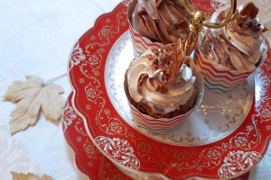 Desert briose cu ciocolata, lamaie si caramel crocant
