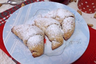 Desert cornulete cu gem si nuca