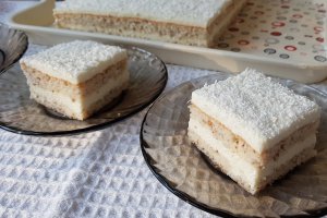 Desert prajitura cu migdale si crema de cocos