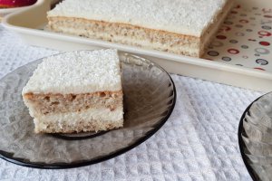 Desert prajitura cu migdale si crema de cocos