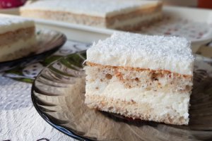 Desert prajitura cu migdale si crema de cocos