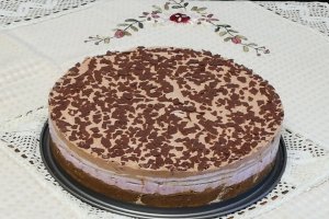 Desert cheesecake, cu ciocolata si fructe de padure