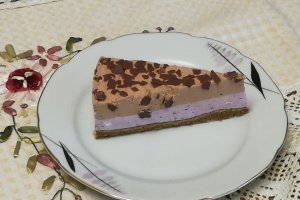 Desert cheesecake, cu ciocolata si fructe de padure