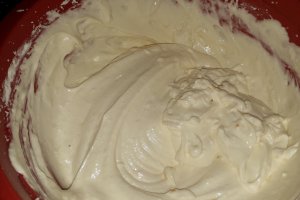 Desert tort de mere cu caramel si frisca
