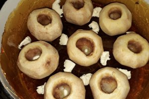 Desert tort de mere cu caramel si frisca