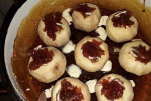 Desert tort de mere cu caramel si frisca