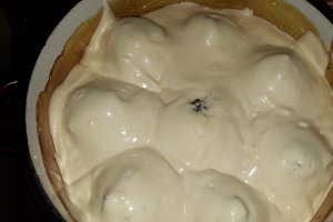 Desert tort de mere cu caramel si frisca