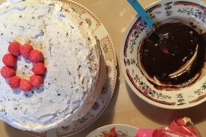 Desert tort cu biscuiti si agrise