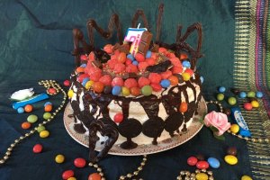 Desert tort cu biscuiti si agrise