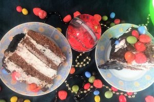 Desert tort cu biscuiti si agrise