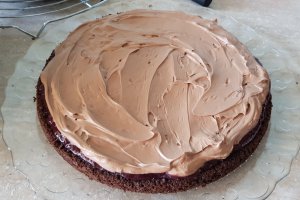 Desert tort cu crema de ciocolata si gem de zmeura - reteta nr. 900
