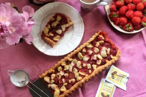 Desert tarta cu capsuni