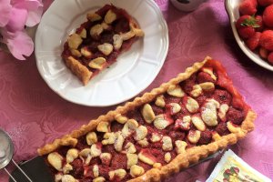 Desert tarta cu capsuni