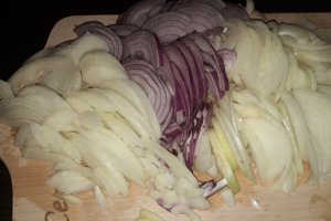 Tocanita de ciuperci cu carnat afumat