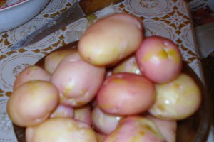 Mancarica de cartofi cu dovlecei si salam