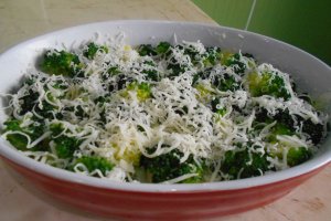 Reteta simpla si gustoasa de Budinca de broccoli, cu branzeturi