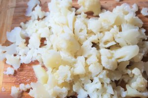 Salata de conopida cu rosii uscate si cabanos