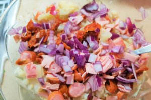 Salata de conopida cu rosii uscate si cabanos