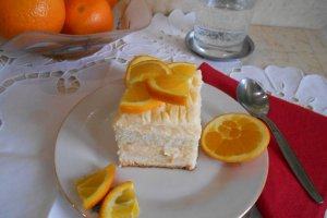 Desert prajitura cu blat din albusuri si crema de portocale