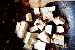 Tofu cu carne tocata si sos