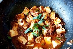 Tofu cu carne tocata si sos