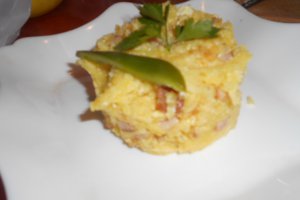 Cartofi cu branza si bacon la cuptor