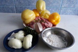 Ardei umpluti cu carne tocata