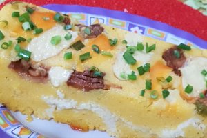 Cozonac de mamaliga cu patru feluri de branza si ceapa verde